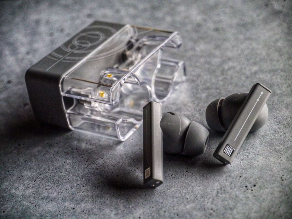 水月雨 MOONDROP / SPACE TRAVEL 2 ULTRA
を購入。あんまり音質とかに拘りがある方では無いがストレス無く聴いていられる。

デザインが好みにすごく刺さる。