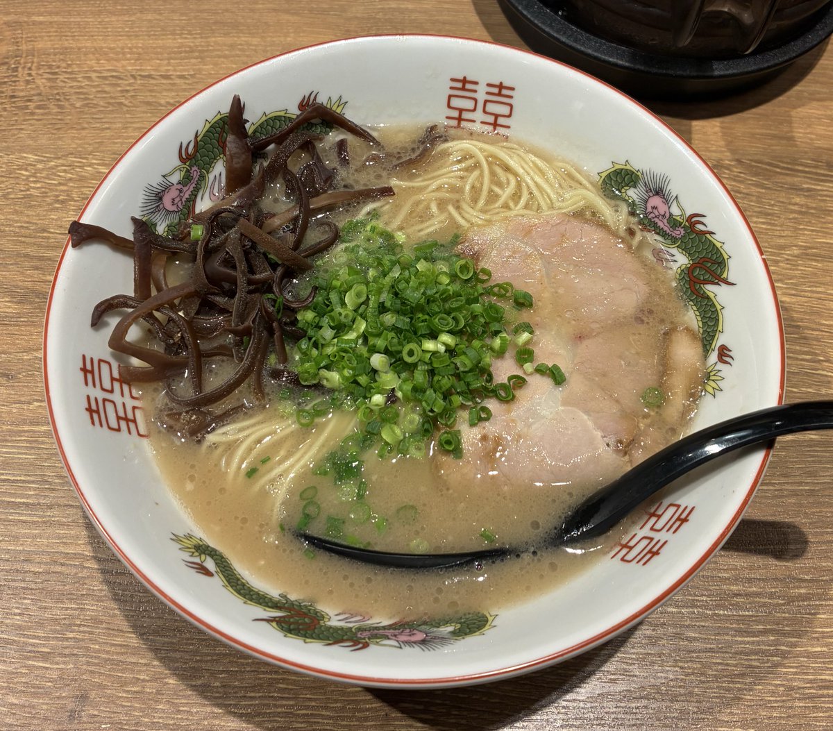 synpei4's tweet image. 帰省時に食べたラーメン
とてもよかった🍜

東京神奈川あたりでも選択肢がほしい
いい豚骨ないかなぁ