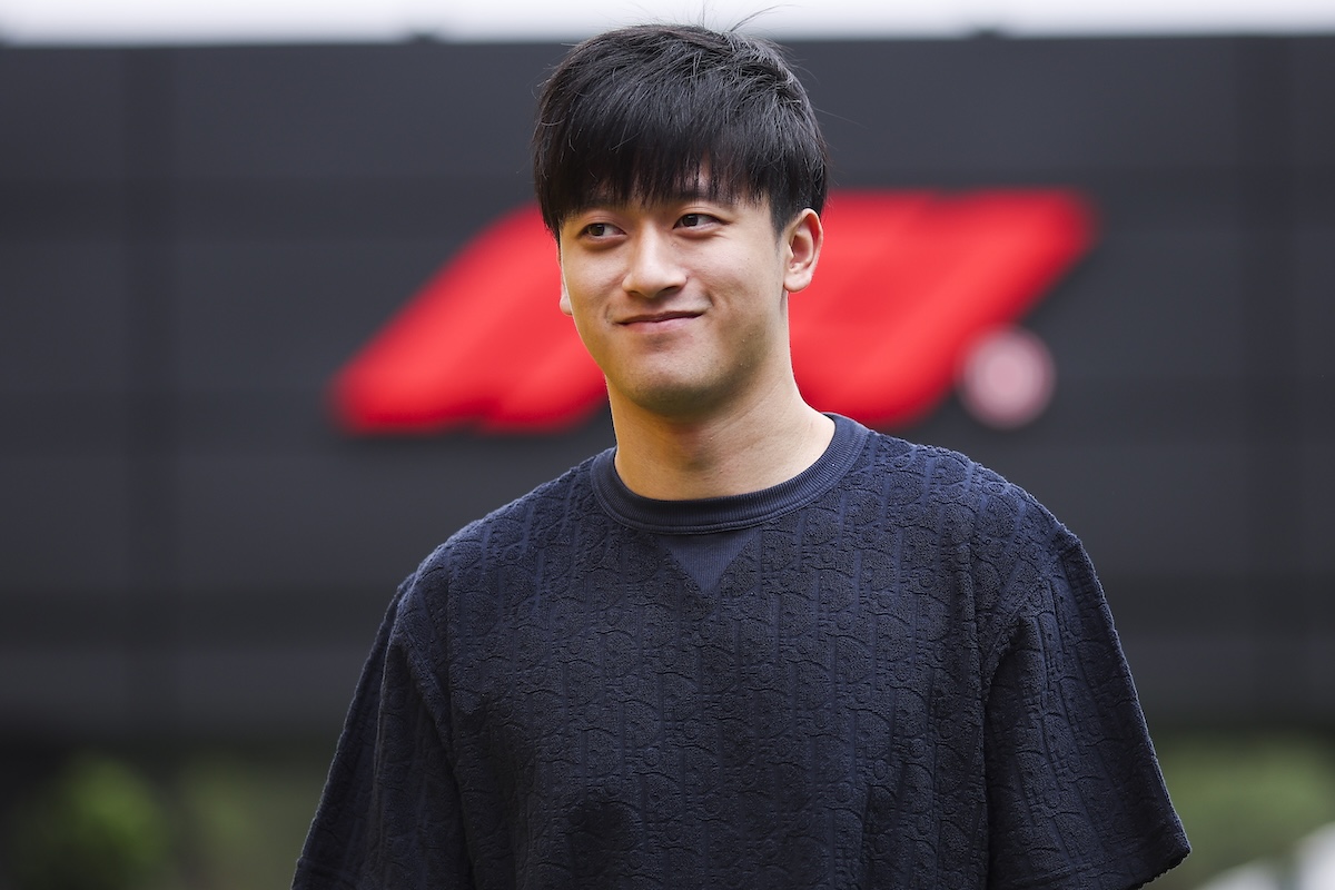 Zhou llega al equipo Cadillac para ser su piloto reserva durante la temporada 2026 del Mundial de #F1 
Tras su salida de #Ferrari el paso lógico era incorporarse al proyecto de General Motors por muchos motivos...
👉 thegodflores.es/2026/01/05/gua…