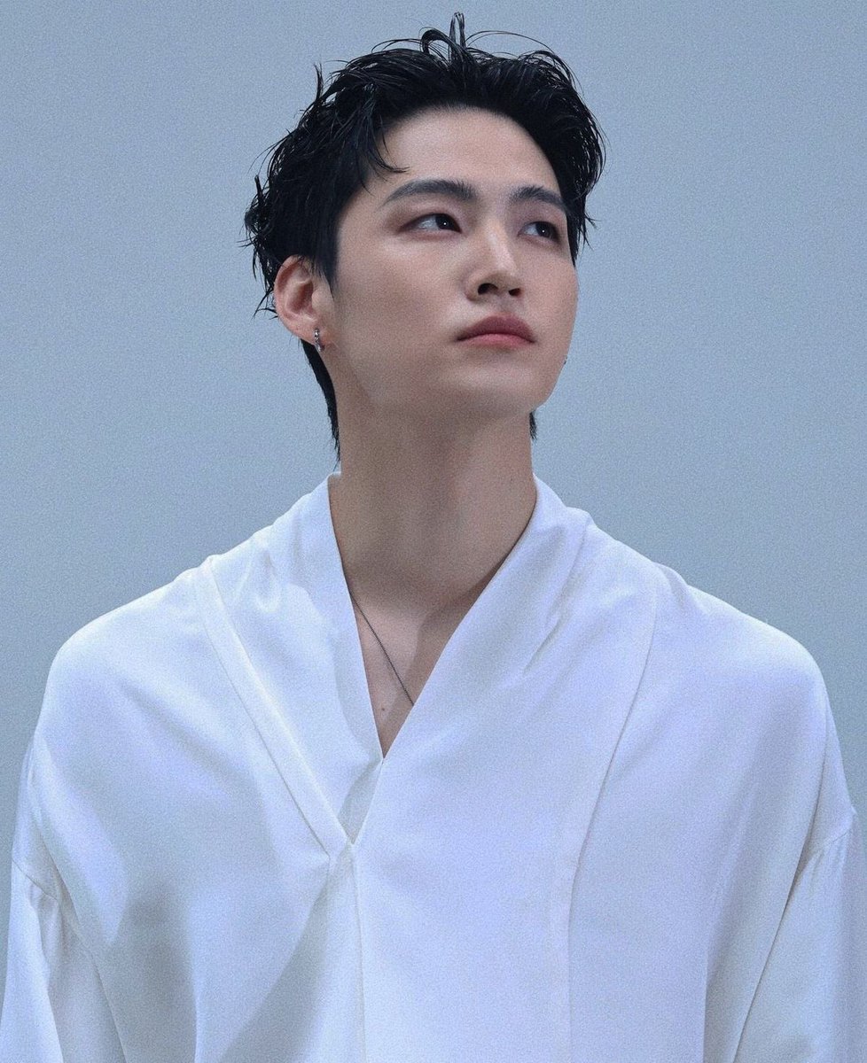 kpopstudio_x's tweet image. Happy 32nd birthday to the talented Jay B.