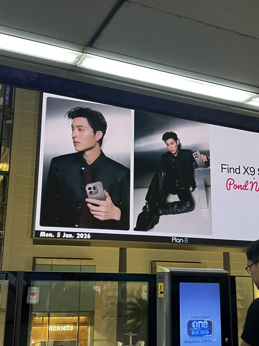 __kpts__'s tweet image. สิ่งนี้สามารถกราบไหว้ได้หรือไม่ @ppnaravit 
กำลังขึ้นบีทีเอสกลับบ้านเงยหน้ามาเจอคนหล่อของพี่สาวเกือบ snap shot ไม่ทัน🥹😭

#ppnaravit 
#FindX9SeriesTHxPond