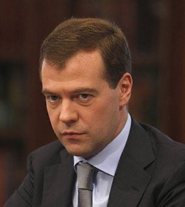 🇷🇺🇺🇦 | GUERRA UCRANIA-RUSIA: El expresidente ruso Medvedev amenaza con destituir al presidente ucraniano Zelensky del poder tras el ataque estadounidense a Venezuela.

"Su destitución es algo que podría ocurrir en un futuro próximo".

“Después del precedente de Maduro…estaría