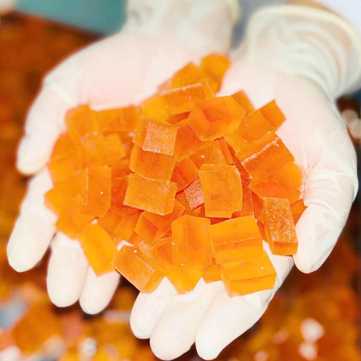 Tết này, mình có thêm món Kẹo dẻo thảo dược, được chính mình nghiên cứu sản xuất từ Hibiscus, quả gấc, matcha… hàng đang chờ hoàn thiện giấy tờ để xuất xưởng, mong thị trấn mình ủng hộ. Có thể đặt về ăn, có thể nhận làm phân phối, có thể đặt làm