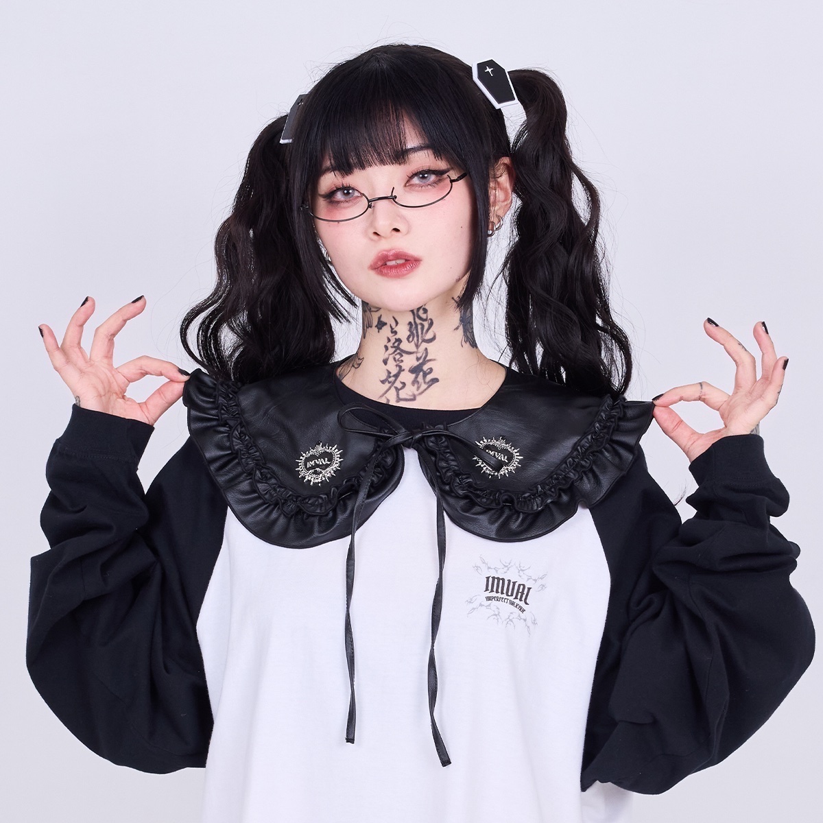 🖤IMVAL 🖤 ♦︎Leather collar ふっくらとしたフリルと、艶めく
