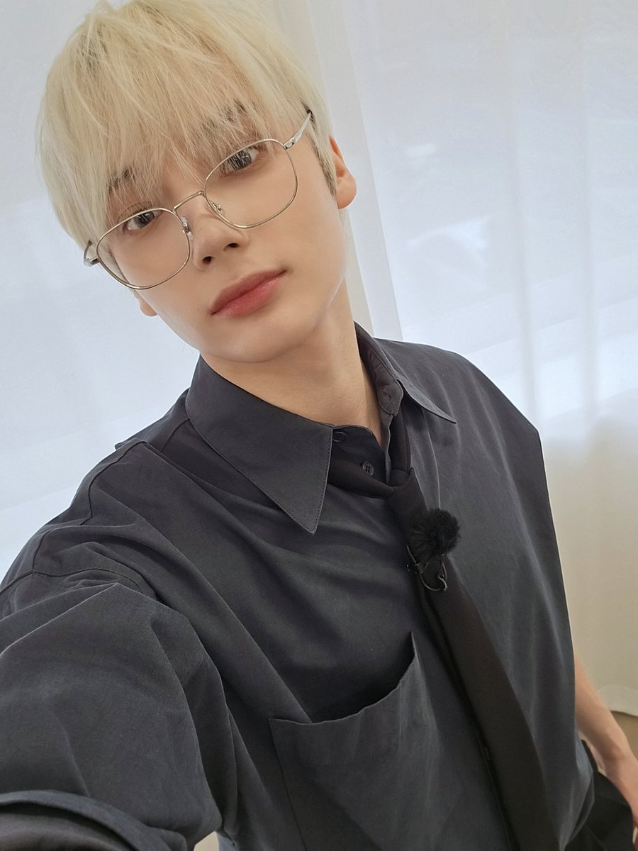 translatingTXT's tweet image. [260105] weverse dm 🐧💬

🐧 new year’s 🎁 presemt (*typo for ‘present’)
🐧 i took selfies too ofc