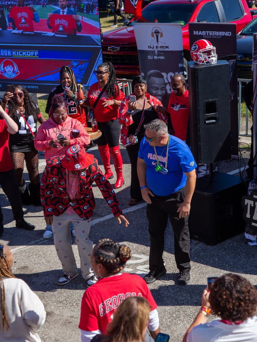 Tailgreeter tweet media