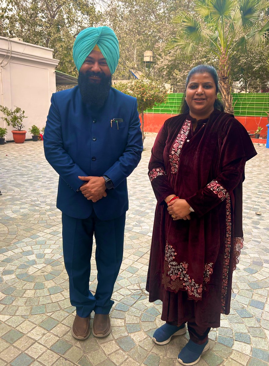 ਦਿੱਲੀ ਦੇ ਸਾਬਕਾ ਡਿਪਟੀ ਸਪੀਕਰ ਅਤੇ ਦਿੱਲੀ ਦੇ ਅੱਜ ਤੱਕ ਦੇ ਸਭ ਤੋਂ ਯੁਵਾ ਕੈਬਨਟ ਮੰਤਰੀ ਰਹਿ ਚੁੱਕੇ ਬੀਬੀ #ਰਾਖੀ_ਬਿਰਲਾ ਜੀ ਨਾਲ ਮੁਲਾਕਾਤ ਹੋਈ। ਬਹੁਤ ਹੀ ਨਿੱਘੇ ਸੁਭਾਅ ਦੇ ਨਾਲ ਮਿਲੇ, ਜੋ ਕਿ ਵੱਡੇ ਲੀਡਰ ਦੀਆਂ ਨਿਸ਼ਾਨੀਆਂ ਹਨ।

दिल्ली की पूर्व डिप्टी स्पीकर और दिल्ली की सबसे कम उम्र की कैबिनेट मंत्री रहे बीबी