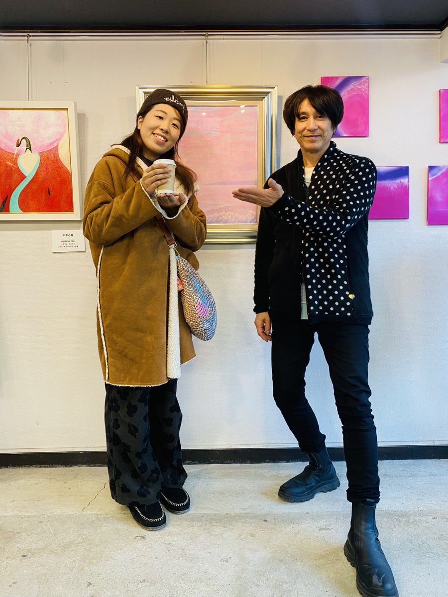 m424sara's tweet photo. 急遽、カフェでのLiveが決まりました😊
コーヒーやジンジャードリンクが美味しいとっても落ち着くカフェです☕️
後藤吉久さんの素敵な個展をご覧頂きながらゆったりと音楽を楽しんで頂けたらと思います😊🎶

日時: 1月12日(月・祝) 14:00〜
場所: 「コーヒーノススメ」長野県諏訪市中洲８３０−２ https://t.co/1Zi8l9pAOH