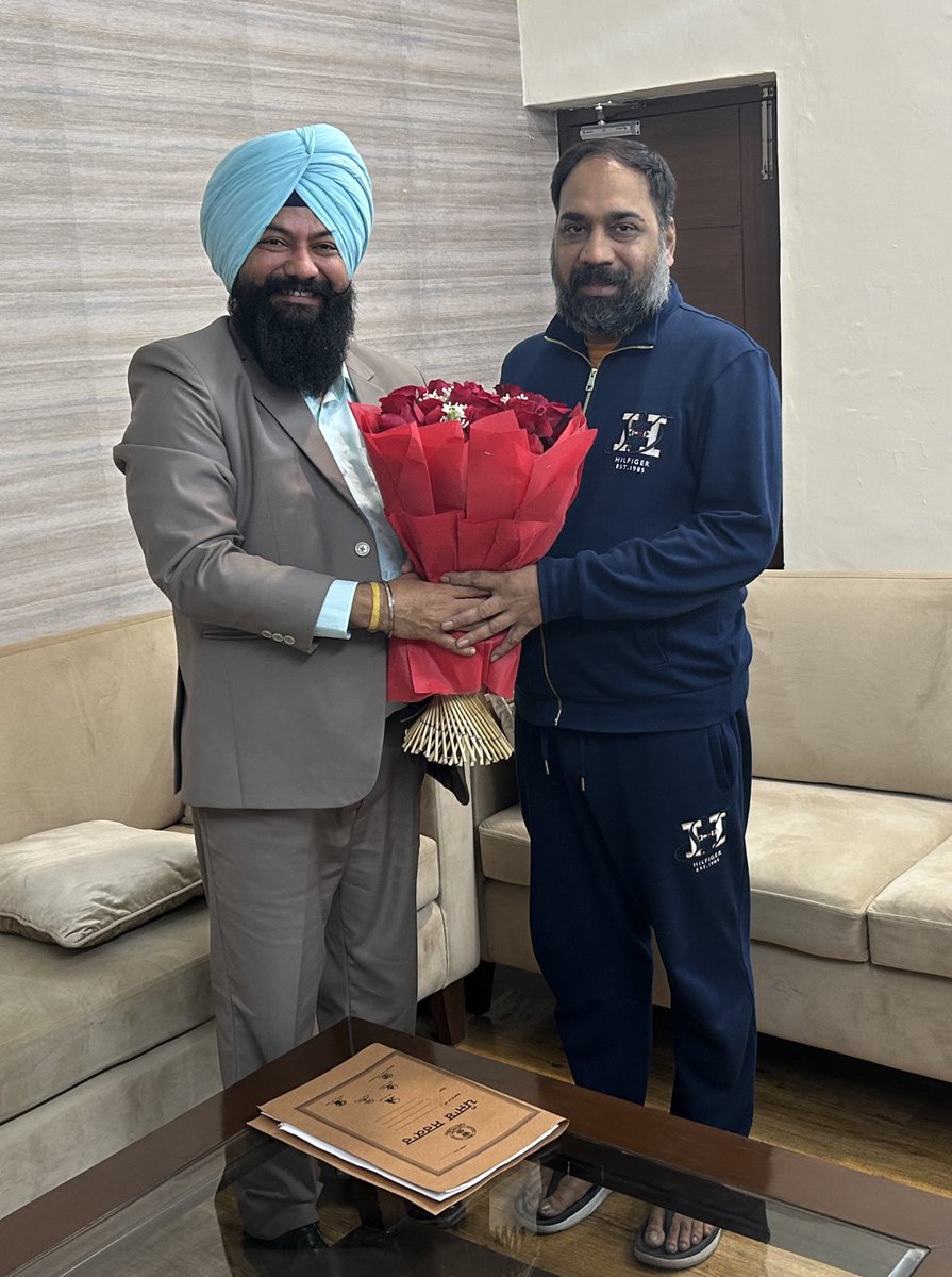 ਸ਼੍ਰੀ ਦੀਪਕ ਚੌਹਾਨ ਚੇਅਰਮੈਨ, ਪੰਜਾਬ ਲਾਰਜ ਇੰਡਸਟਰੀਅਲ ਡਿਵੈਲਪਮੈਂਟ ਬੋਰਡ ਜੀ ਨਾਲ ਵਿਸ਼ੇਸ਼ ਮੁਲਾਕਾਤ ਕਰਦਿਆਂ ਹੋਇਆ ਪੰਜਾਬ ਦੇ ਅਹਿਮ ਮੁੱਦਿਆਂ ਤੇ ਮੁਲਾਕਾਤ ਕਰਦਿਆਂ ਹੋਇਆ ਜਾਣਕਾਰੀ ਦਾ ਅਦਾਨ ਪ੍ਰਦਾਨ ਕੀਤਾ।
With Sh Deepak Chouhan Chairman, Punjab Large Industrial Development Board.