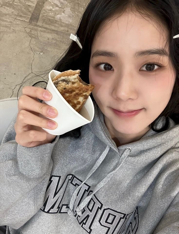 picskimjisoo's tweet photo. she’s always so beautiful 🥹 https://t.co/Dh0NpDPaoB