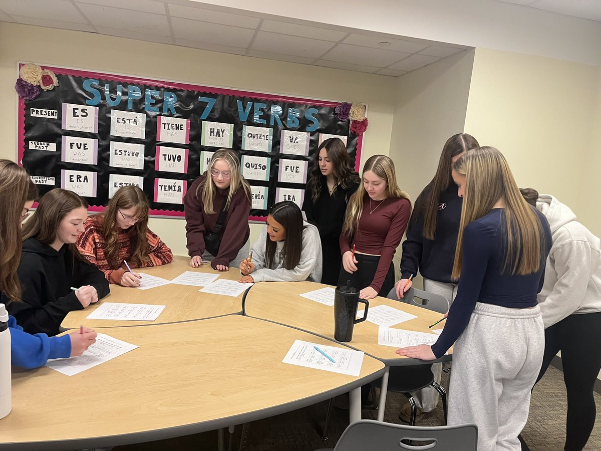 Señorita Hellmann tweet media