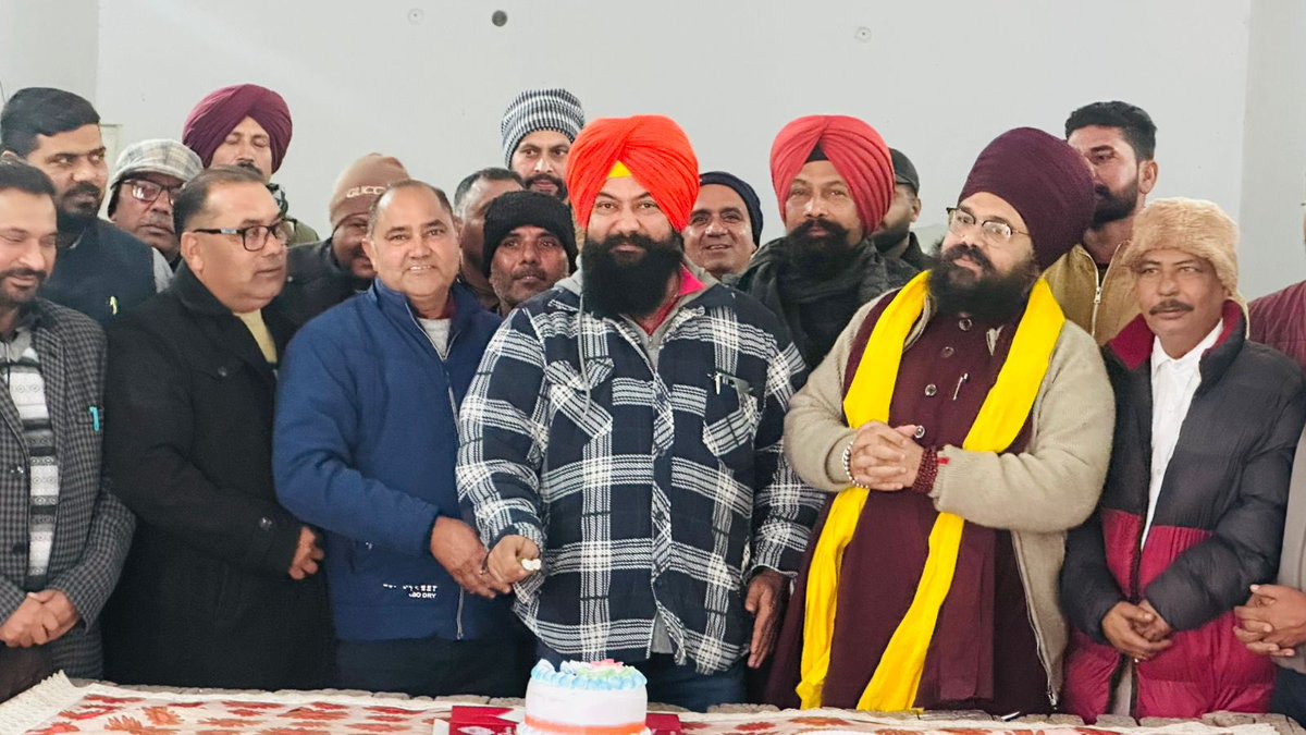 At Balachaur, we wished our 25-year-old colleagues a happy new year, cut the New Year cake and sat together to share our joys and sorrows. Our main agenda and target will be to develop the Balachaur area and create brotherhood among different castes and religions in the area by
