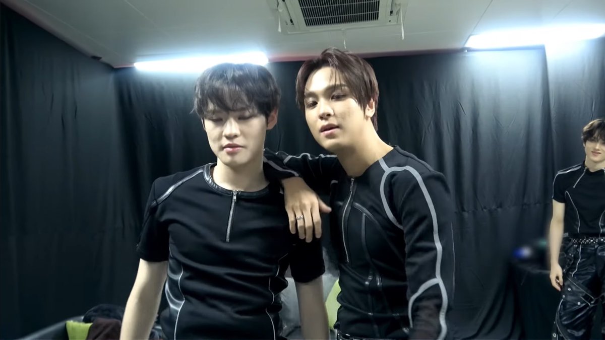 transientwoes's tweet image. Yeah jisung i also smile like that when i look at him