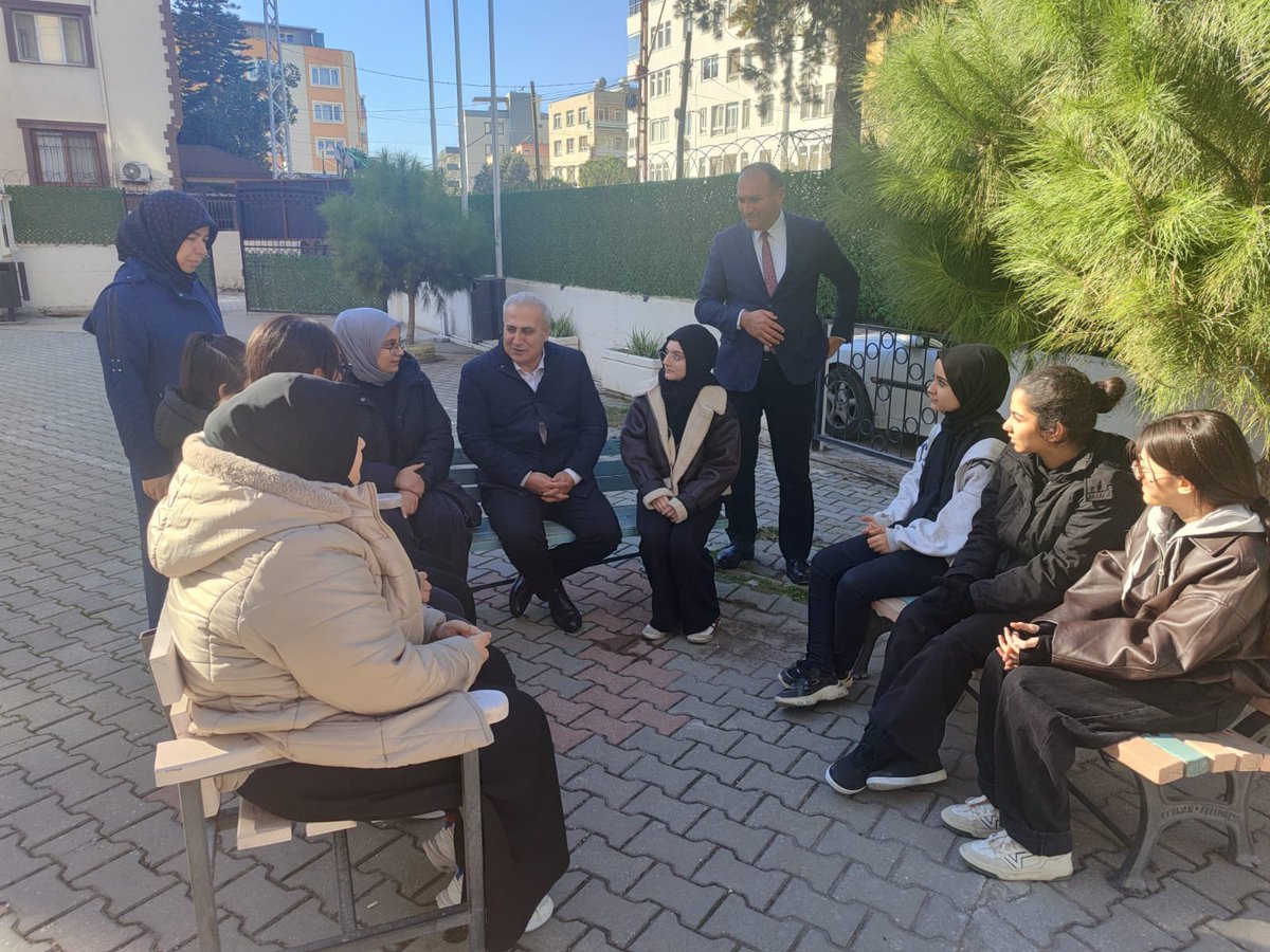 ceyhanmem01's tweet photo. 📌 İlçe Milli Eğitim Müdürümüz Sayın Şahin BOZKURT ve şube müdürlerimiz, Ceyhan Kız Anadolu İmam Hatip Lisesi’ni ziyaret ederek öğrenci ve öğretmenlerle bir araya geldi.

@tcmeb
@AdanaMem
@mnaras
@Sampiyon_6101 https://t.co/gfyV3TOF7j