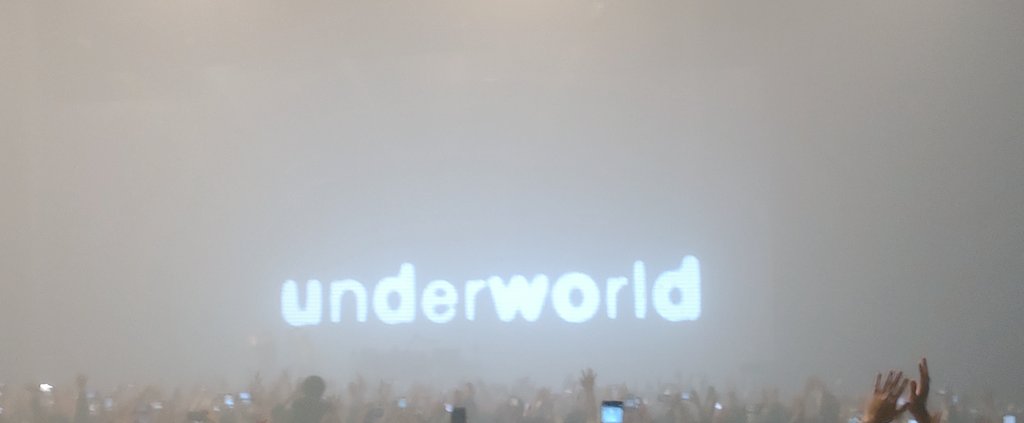 underworldでライブ初めしてきました
電子音が生きている空間でした😊