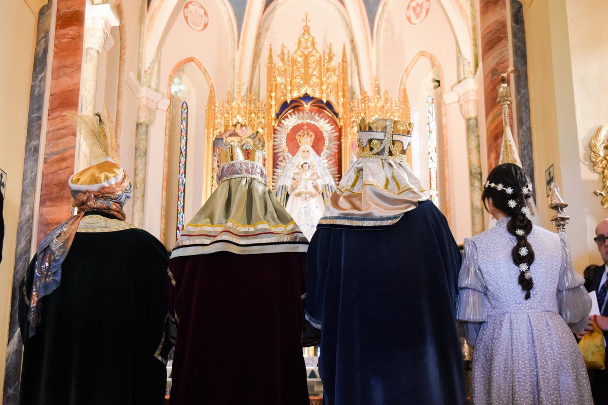 🔵 Hoy hemos recibido en el Santuario a los Reyes Magos y la Estrella de la Ilusión, antes de desfilar esta tarde en la <a href="/cabalgatalcala/">Cabalgata de Alcalá</a>.

Sus Majestades se han postrado ante nuestra Patrona y han ofrecido al Niño Jesús oro, incienso y mirra.

¡Gracias por la visita!