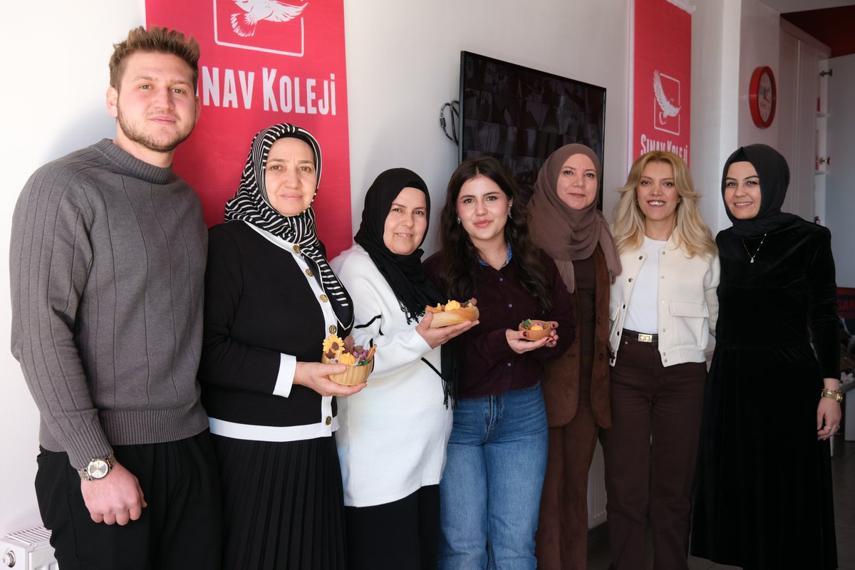 sinavkolejierzc's tweet photo. 🦅 SINAVLI İSE SEBEBİ VAR❗️
Okulumuzda düzenlenen Anne–Çocuk Mum Workshop Etkinliği, öğrencilerimiz ve velilerimizi aynı üretim sürecinde buluşturarak keyifli ve anlamlı bir deneyim sundu.
#sınavlıisesebebivar
#erzincansınavkolejii
#mumworkshop
#erzincan
#kesfetteyiz https://t.co/8TD0zG7Ucs