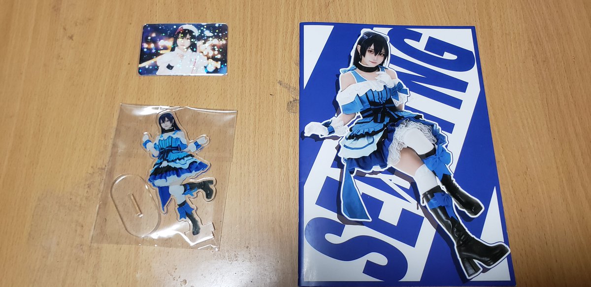 あんずさん(<a href="/ran_minmei/">あんず🩵 C107（水）東7Q-27b</a> ）GIMIさん(<a href="/gimi109/">GIMI</a> )の新刊✨キラセン、制服に、スノハレとキラセンわライブステージで可愛いく✨制服わ教室や紅葉などあり海末ちゃんの日常感があってとても可愛いくて、スノハレわ雪がキラキラしててロケーションも美しくて、とても可愛いくて、最高でした😆