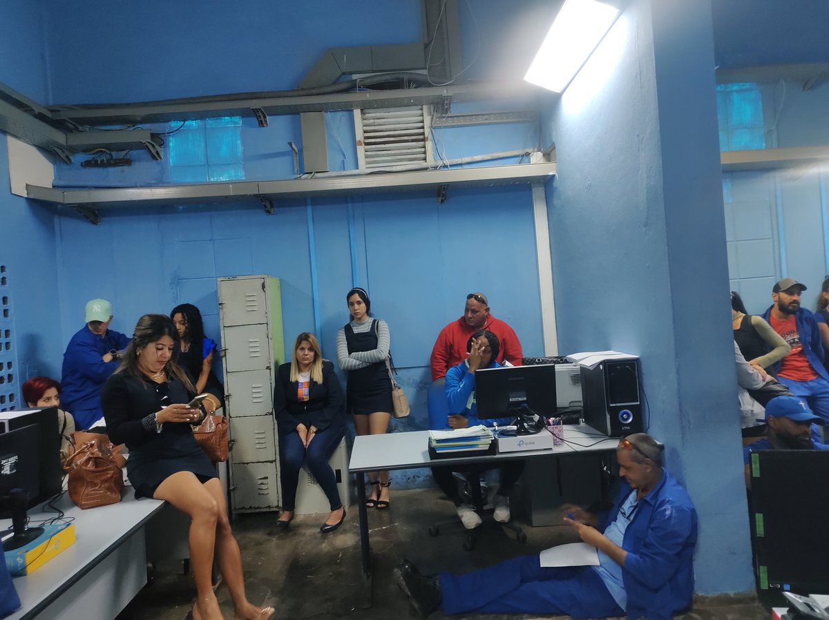 Realiza el Centro Telecomunicaciones Principal Artemisa de <a href="/ETECSA_Cuba/">ETECSA</a> un Matutino Especial de apoyo al pueblo de #Venezuela y de condena a la agresión perpetrada por el gobierno de los #EstadosUnidos a ese país. #CubaEstáConVenezuela #ArtemisaJuntosSomosMás #15AñosArtemisa