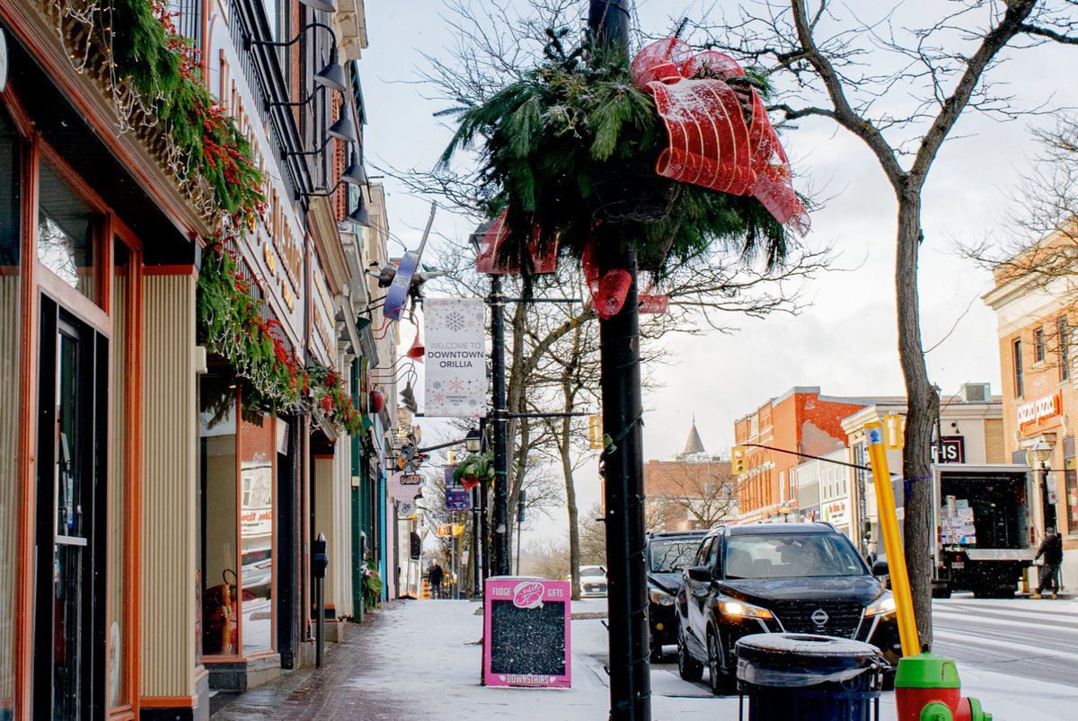 💙✨ Thank you for loving local, Orillia! Every visit and purchase keeps our city vibrant. 
Reminder: Paid parking is back downtown. Pay &amp; display or use Passport Parking App (Lot 10 &amp; Lot 11 west side = app only). Details 👉 Orillia.ca/Parking