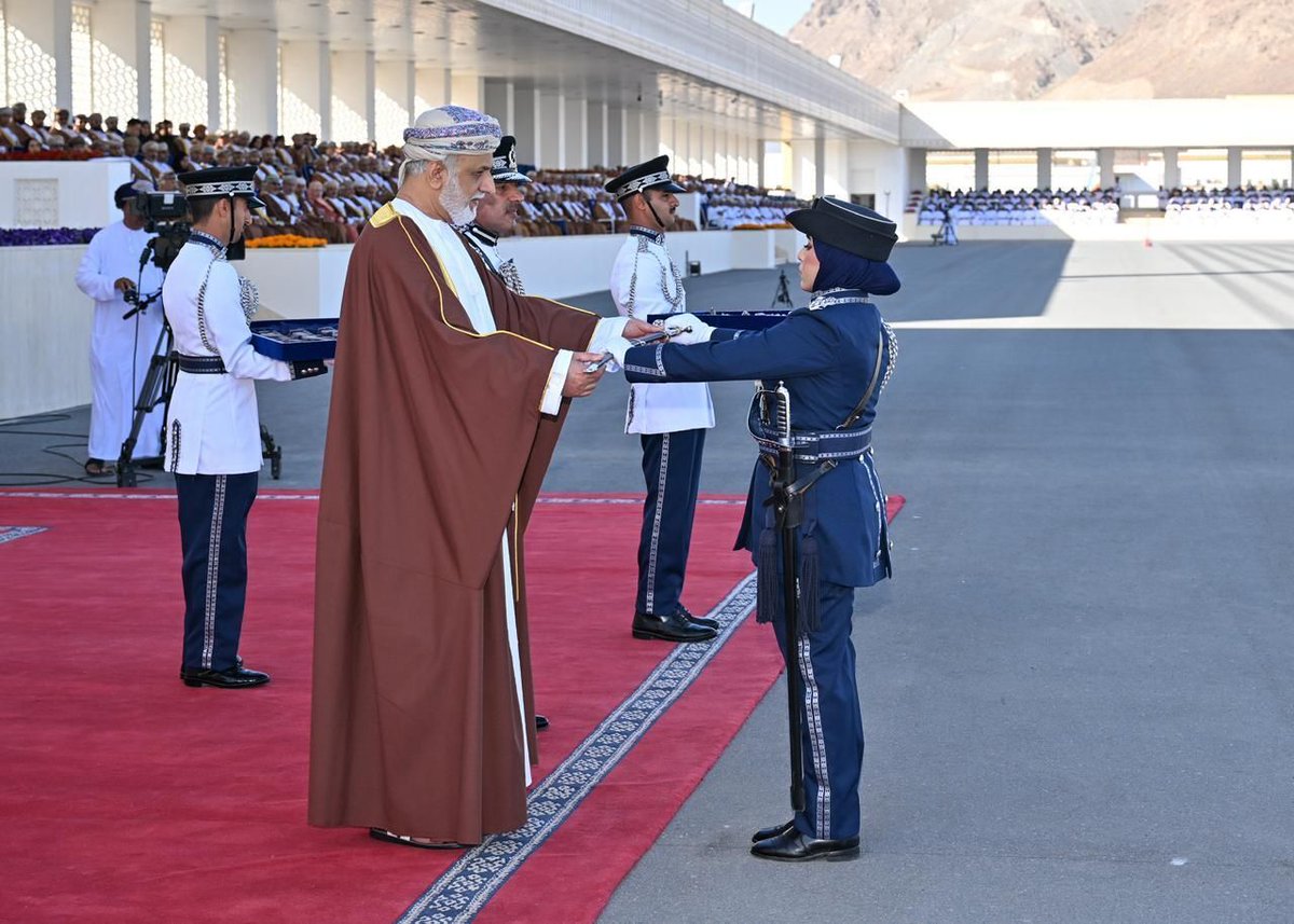muscat_daily's tweet image. The Royal Oman Police celebrated its Annual Day in Nizwa with the graduation of new officer batches and an awards ceremony, reaffirming their dedication to national security and modernisation.  

#RoyalOmanPolice #OmanSecurity #Nizwa Graduation