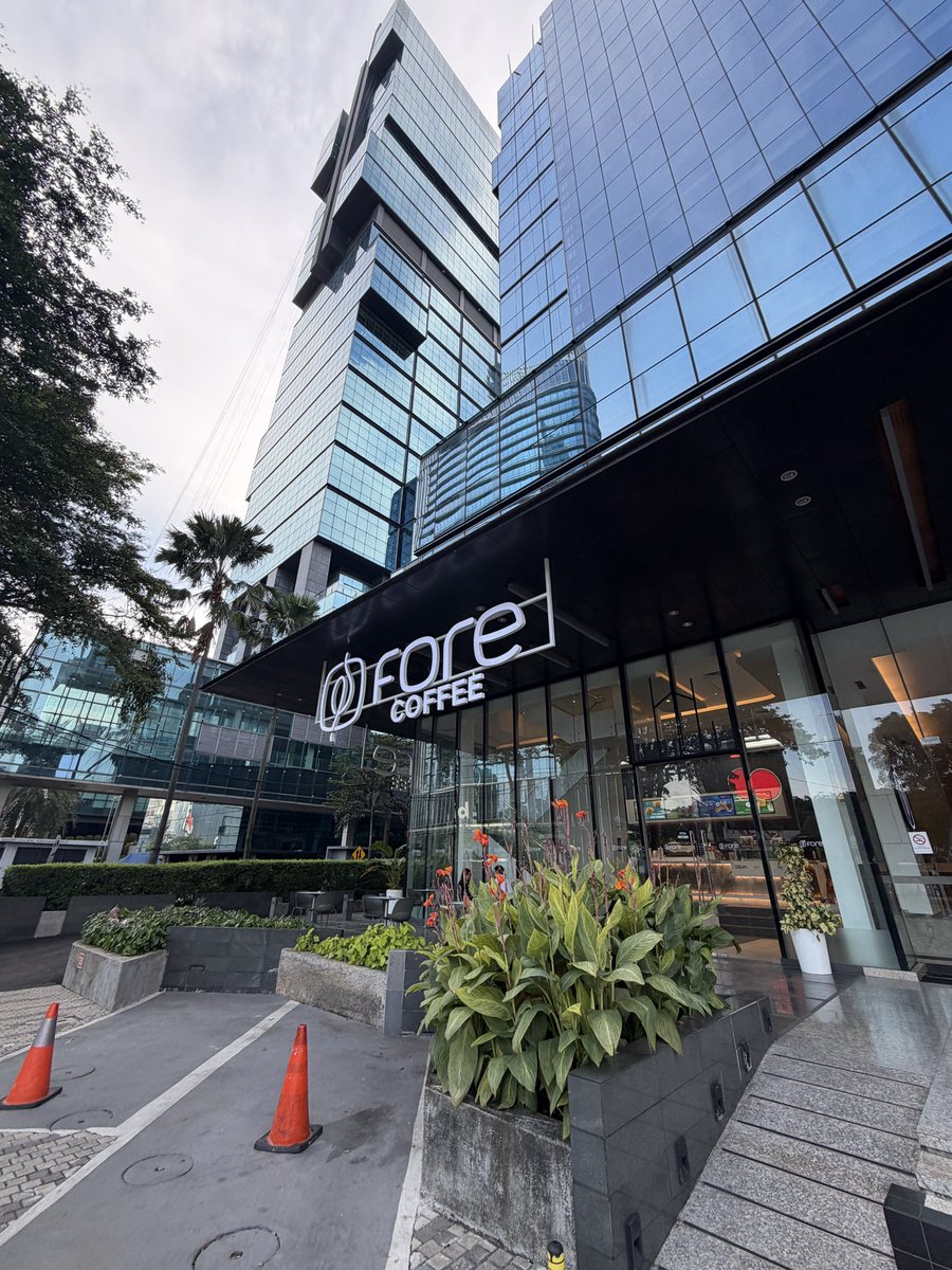 putranicholas1's tweet image. Day off.