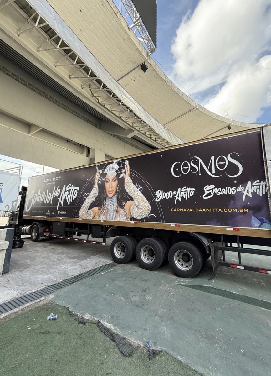RedeAnittaBRs's tweet image. TÁ VINDO! O caminhão dos Ensaios da Anitta já chegou no estádio do Mangueirão, em Belém do Pará, para montagem da estrutura do evento.