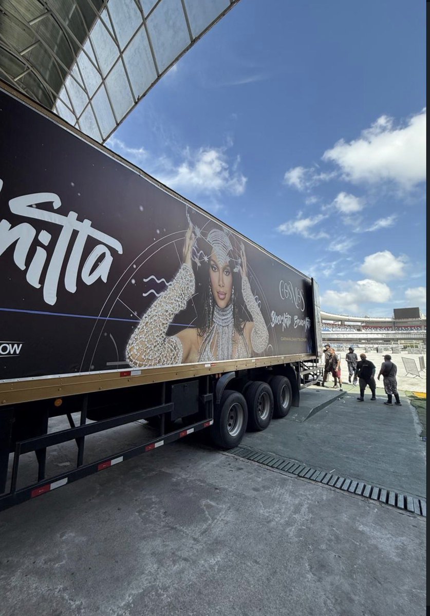 RedeAnittaBRs's tweet image. TÁ VINDO! O caminhão dos Ensaios da Anitta já chegou no estádio do Mangueirão, em Belém do Pará, para montagem da estrutura do evento.