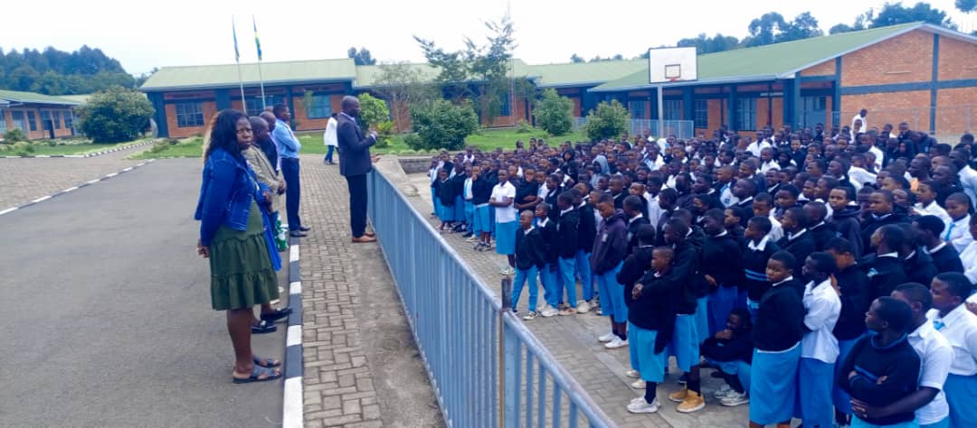 Rwanda_Edu's tweet image. A new school term begins today! Across the country, classrooms come alive once again as learners and teachers return with renewed energy, commitment to learning, consistency in teaching, and a shared drive for progress. Wishing all schools a strong, productive, and successful…