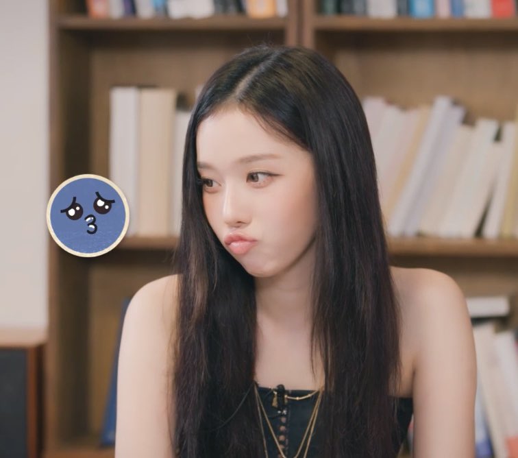 sparklywin's tweet photo. SHE’S😭SO😭😭FREAKING😭 CUTE😭😭😭😭 https://t.co/pZKGlN8ky4