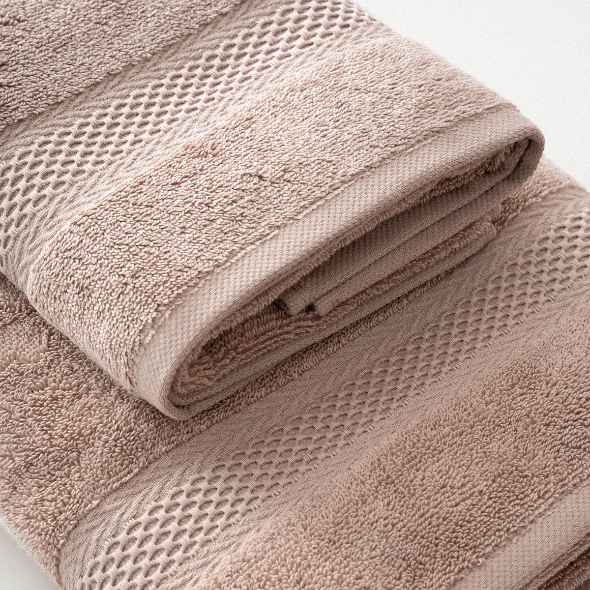 ecocotton_'s tweet photo. %100 Organik Ege pamuğunun nefes alan dokusu, Ecocotton tasarımlarında buluşuyor. Uzun yıllar dayanıklı ve makinede yıkanabilir yapıs��yla kolay bakım sunan bu koleksiyonlar, yaşam alanınızda rafine bir konfor alanı sunar. Şimdi 60 gün koşulsuz iade ayrıcalığıyla Ecocotton’da.
