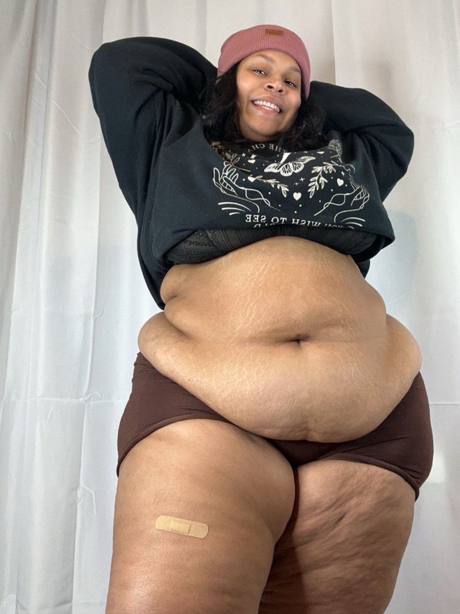 chubbinikki's tweet image. Anyone want a fat girlfriend?
