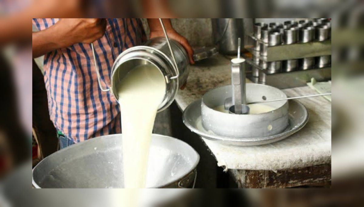 #Ganaderos mexicanos alertan por “leche” que no es #leche. Lea la Noticia 👉  buff.ly/rrtr8LA