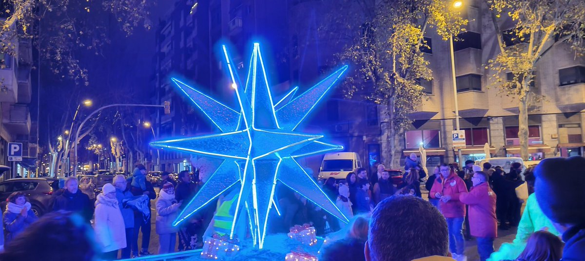 iglezfe's tweet image. A la cavalcada de Reis de #Poblenou.  @Bcn_SantMarti @reisdorient