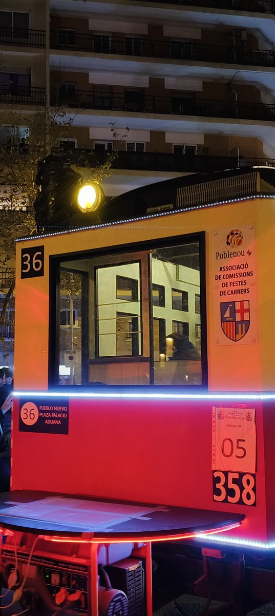 iglezfe's tweet image. A la cavalcada de Reis de #Poblenou.  @Bcn_SantMarti @reisdorient