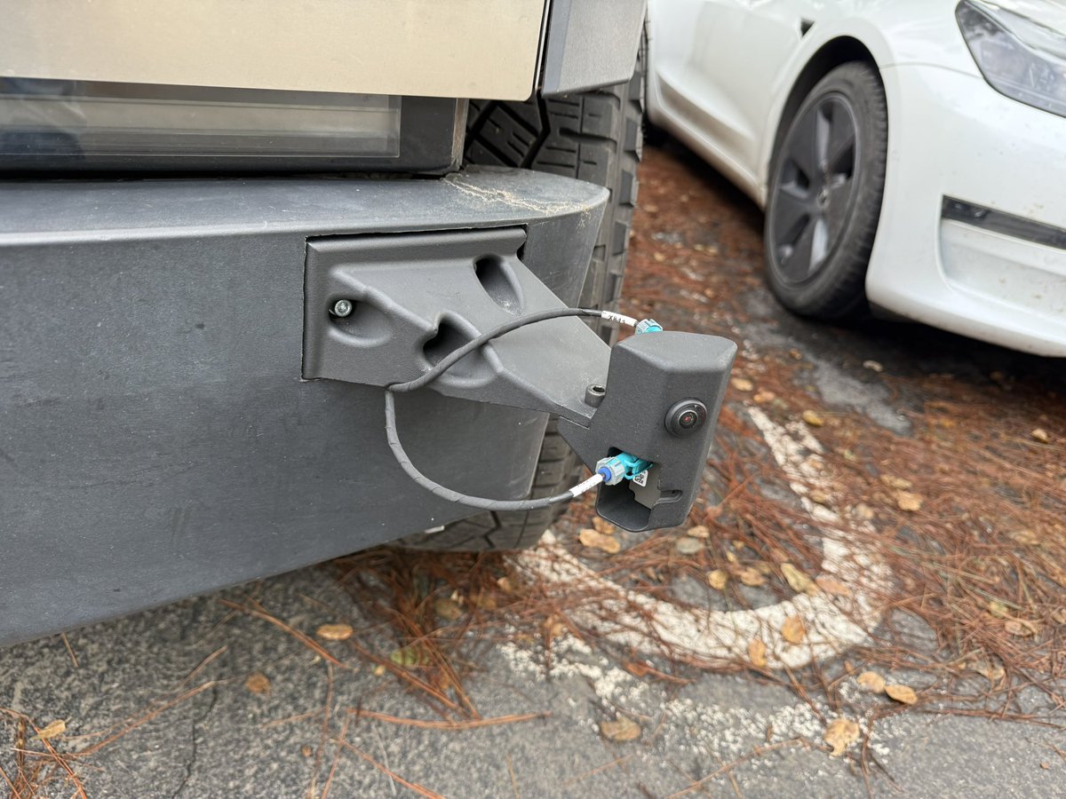 SawyerMerritt's tweet image. I wonder whether the new camera hardware on these Tesla engineering validation vehicles is only for validation, or if they’re also testing potential additional camera locations for future vehicles, or possibly testing Banish?