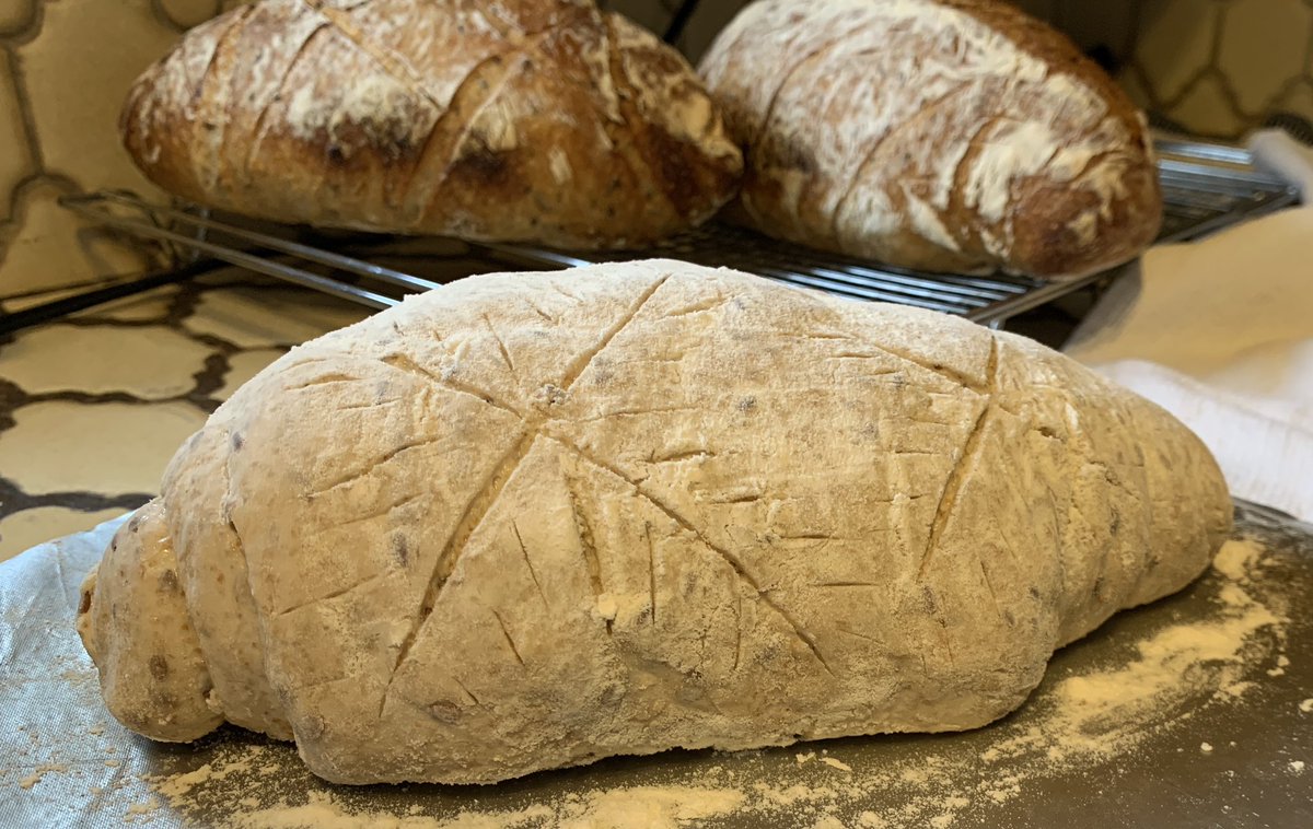 Hemecats's tweet photo. Time for a slow-food break - with a bit of sourdough carving of course ;). https://t.co/wvLj13X1kH