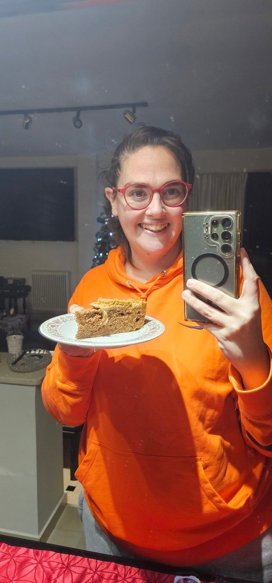 ΕΤΥΧΑ ΤΟ ΦΛΟΥΡΙ!!!!!!! 
στη δεύτερη βασιλόπιτα του σπιτιού μας 🥳🥳🥳🥳🥳🥳

#2026willbemyyear 🥳