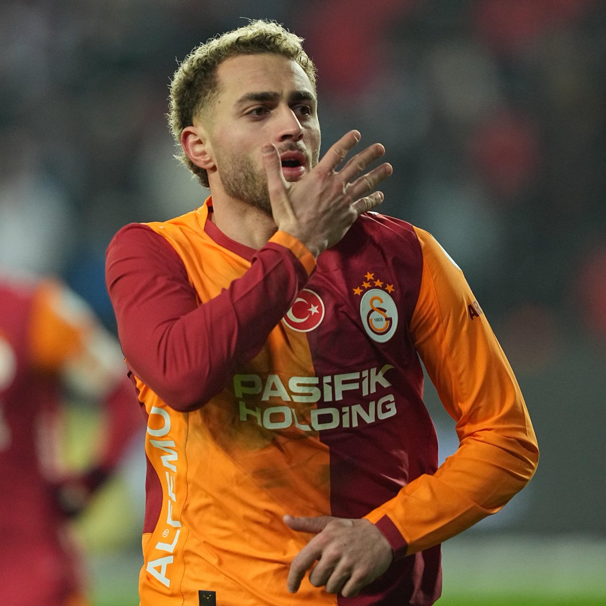 Galatasaray's tweet photo. ''You can't see me'' celeb slaps too hard 😨 https://t.co/AHZB89LMZr