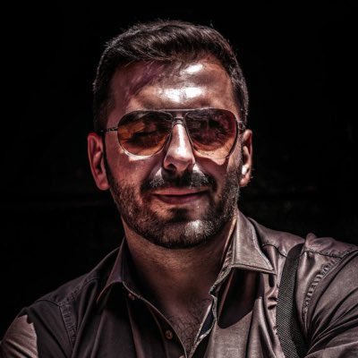 originallyAbram's tweet photo. @meysam_che یک عکس واضح از خودت بزار که گمت نکنیم 
فعلا این باشه اینجا
از رگ گردن بهت نزدیکتریم😘
#زهی_خیال_باطل https://t.co/TkZX2eyz0p
