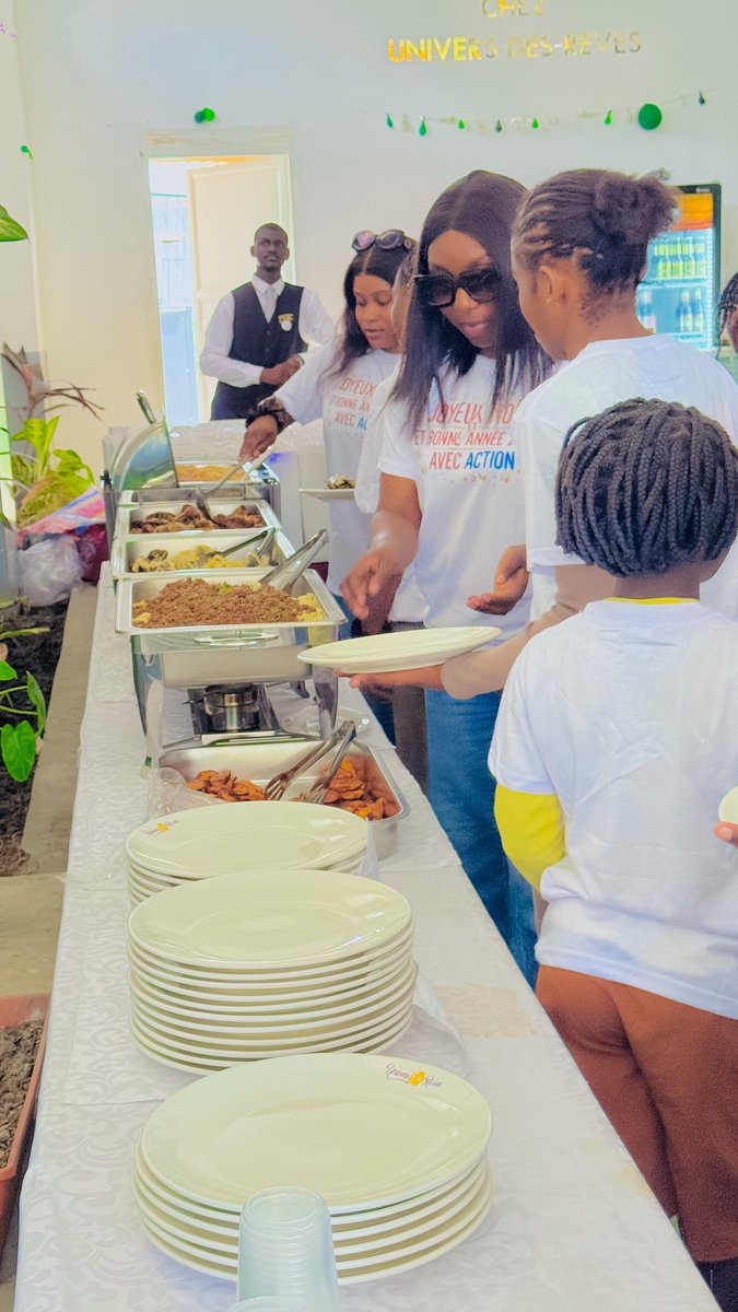 actioncongo_'s tweet photo. Pour célébrer le nouvel an, #ACTION a réuni les jeunes et enfants bénéficiaires de l’Orphelinat Aveo Monde &amp; ceux de l’Association Espace Enfants (AEE) pour un repas et un moment convivial. 

L’évènement s’est terminé avec des cadeaux remis à chacun.

#LeNouvelAnAvecAction https://t.co/4srEybZdkw
