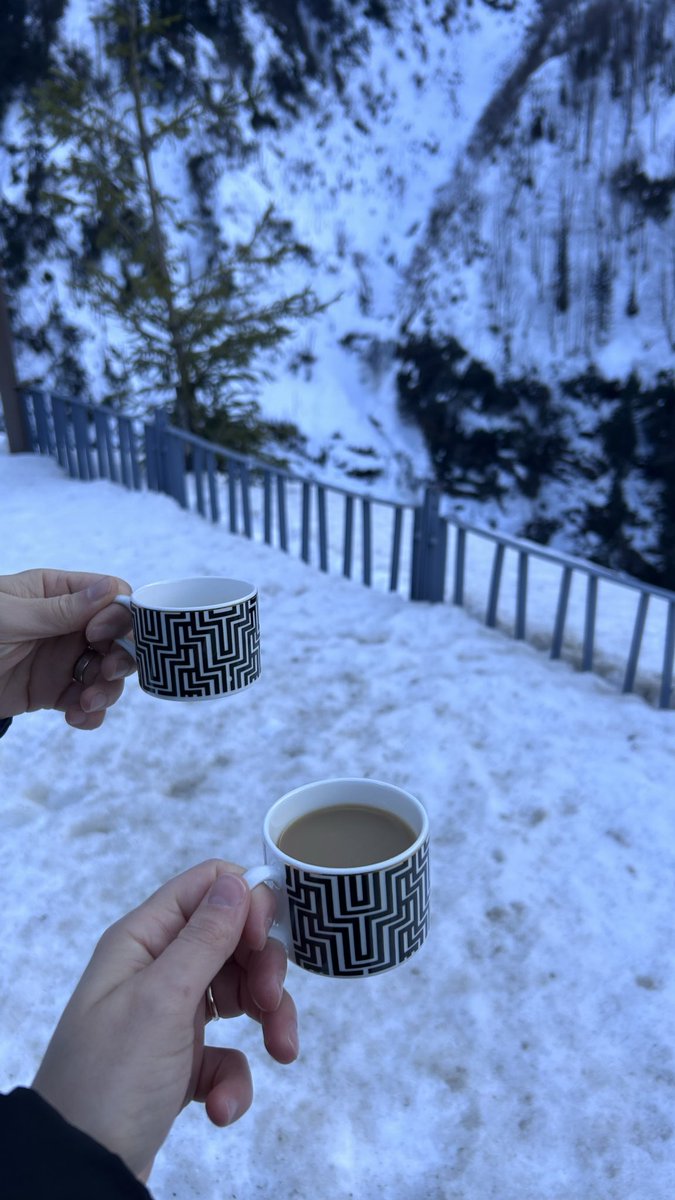 bsumyye's tweet photo. Kahvemizi Ayder’de içelim dedik ❄️🙃 https://t.co/tCgMGxxsMX