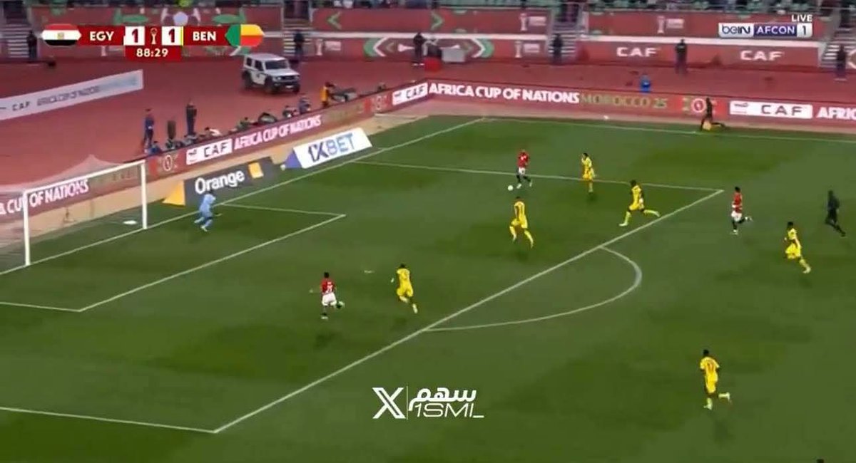 ياجماعة صعبة عليه... المدافع كان ضاغط عليه مادلوش اريحية ف لعبها. يا مان افهم هو راكنها صح بس الحارس تألققققق

احد اليوتيوبر في احد البودكاستات