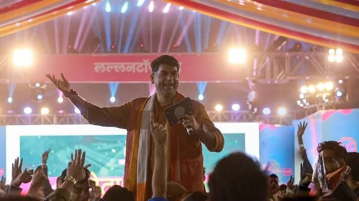 <a href="/JaikyYadav16/">Jaiky Yadav</a> देश का एक युवा वर्ग जो हाथों मे माईक लेकर निकला था,
कहीं न कहीं उन हाथों ने माइक तुम्हें देख कर ही पकड़ा था..❤️🌻