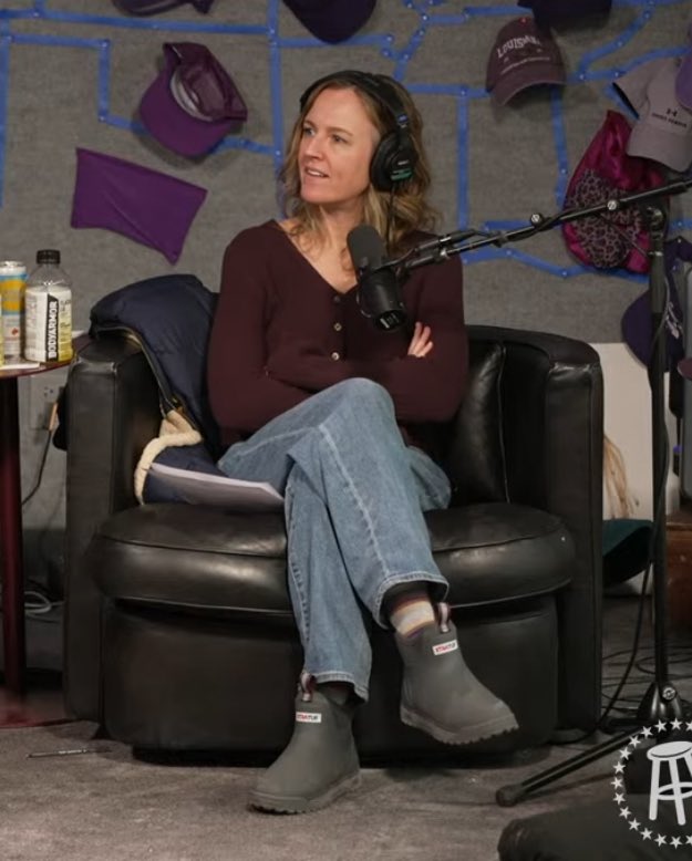 IsKateLookinRight? tweet media