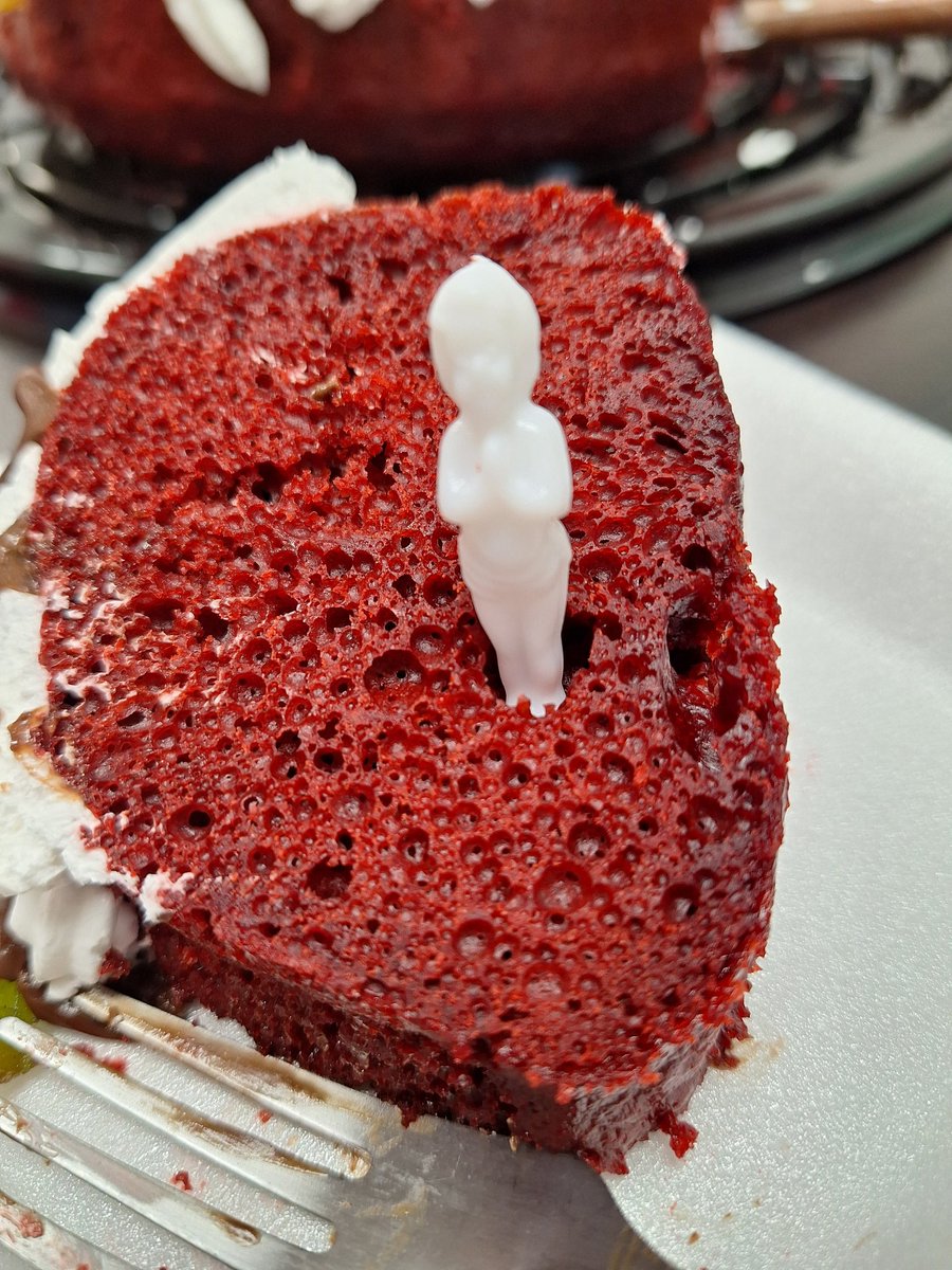 Pues así inicia mi semana diablitos.

Denme mi café en lechita con azúcar falsa por favor para pasarme el paaannn!!