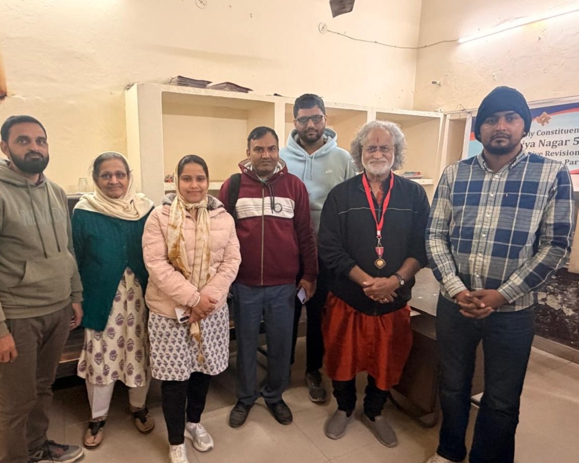 SIR 2025 के अंतर्गत नोटिस चरण परिगणना प्रपत्रों पर निर्णय के दौरान विधानसभा क्षेत्र मालवीय नगर (54) में दिनांक 05.01.2026 को सुनवाई केंद्र पर पंडित श्री विश्व भूषण भट्ट (पद्म भूषण 2017, ग्रैमी अवार्ड 1993) का आगमन हुआ। 
<a href="/ECISVEEP/">Election Commission of India</a> 
<a href="/CeoRajasthan/">CEO RAJASTHAN</a> 
<a href="/DcDmJaipur/">District Collector & Magistrate, Jaipur</a>