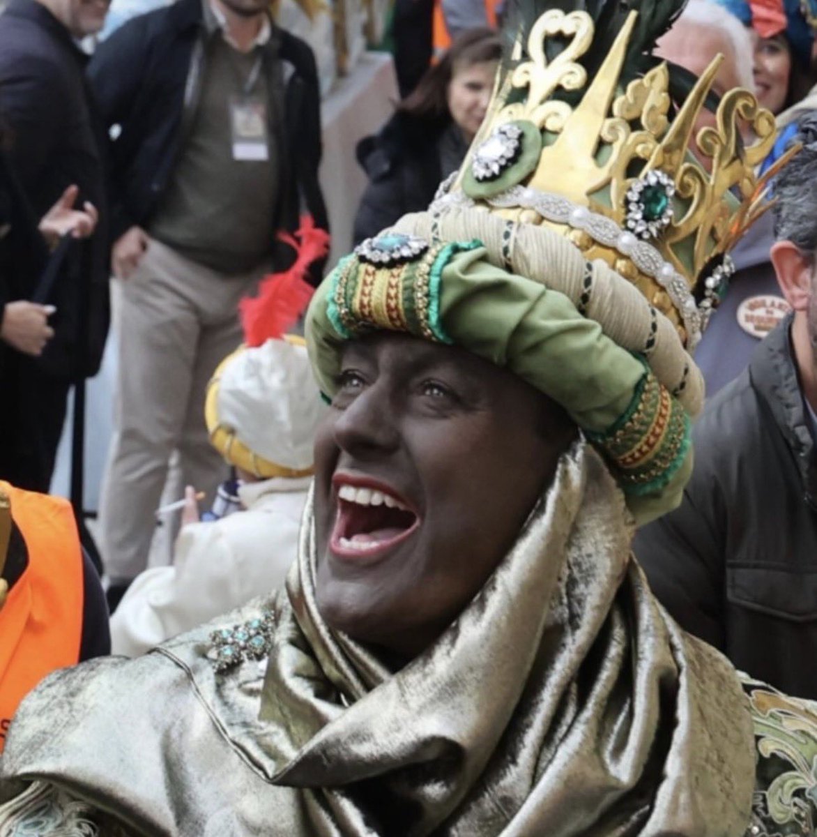 100.000 negros en Andalucía y ponen a este subnormal de rey.