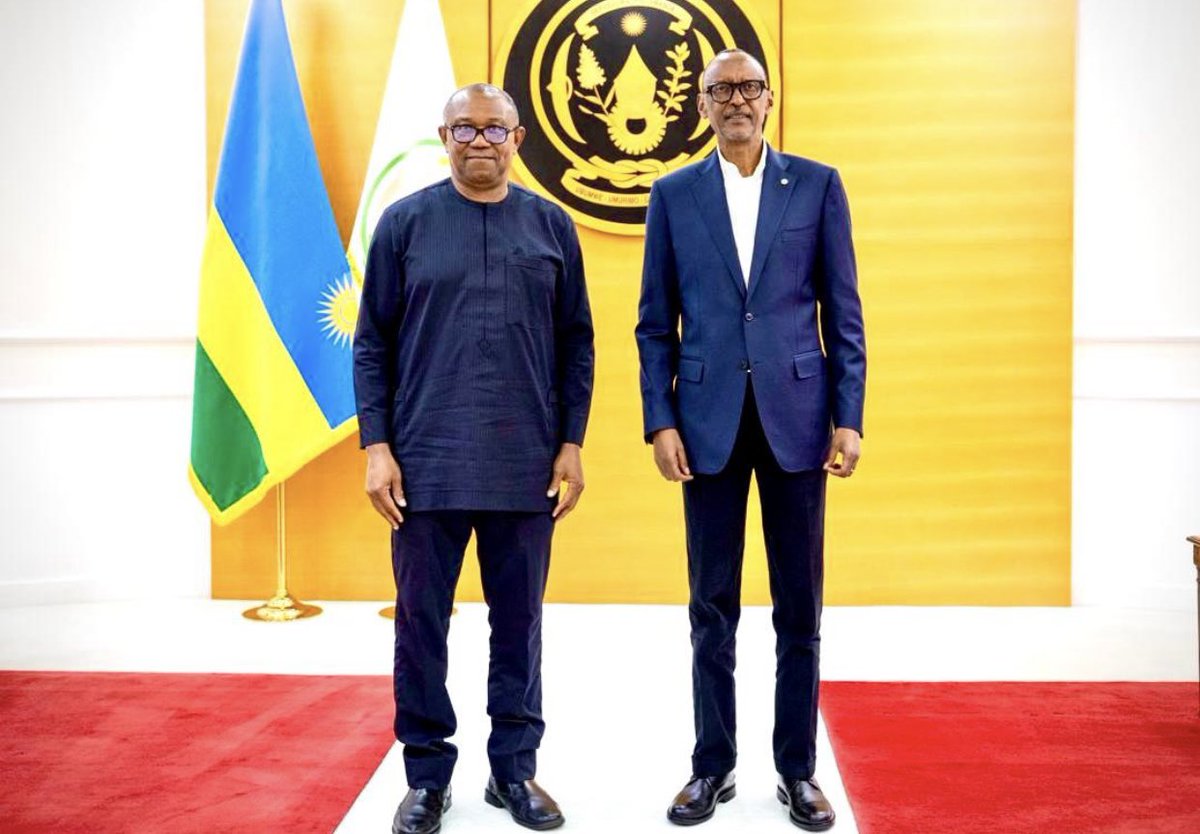 firstladyship's tweet image. How difficult is it to meet with Paul Kagame? What’s the big deal? Must you forge everything