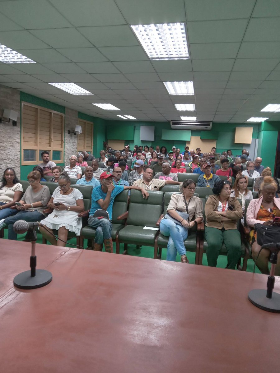 ICIDCA3's tweet photo. Trabajadores del ICIDCA en mitin por la condena contra el ataque militar de Estados Unidos a la República Bolivariana de #Venezuela.  "A cerrar filas, pueblos de América, no dejemos pasar al gigante de las 7 leguas”
#CubaConVenezuela #icidca #Cuba @CIcidca  @AnaNelis680930 https://t.co/luDYmnXssA